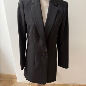 TAHARI Elegant Black Women's Blazer, longer length, one button,hidden pockets